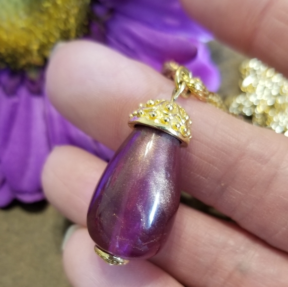 Purple Avon necklace - Picture 4 of 9